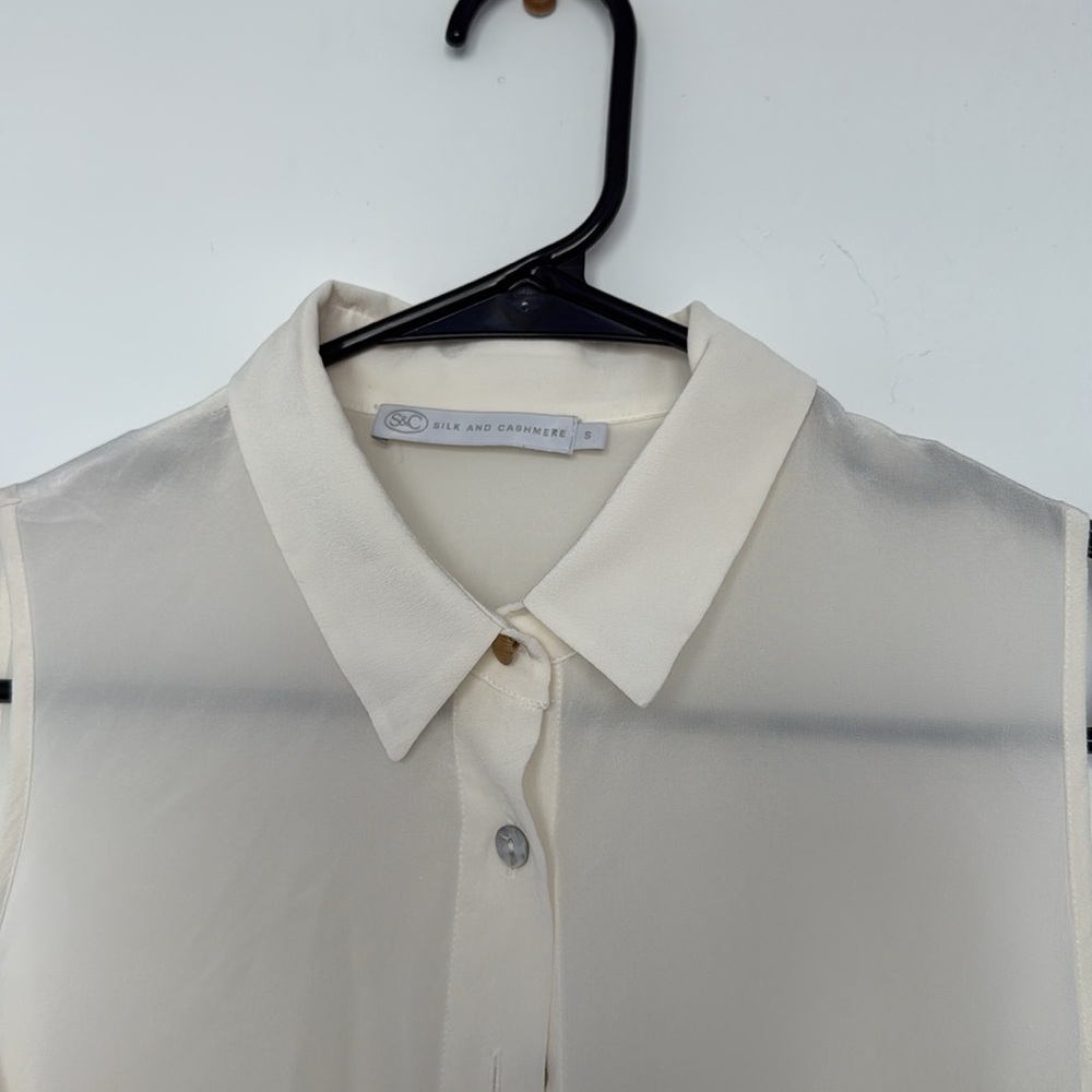 Silk and cashmere 100% silk cold shoulder ivory blouse - Picture 2 of 3
